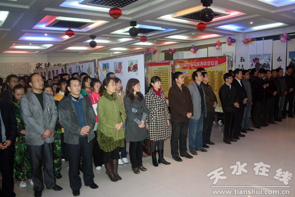 6、開幕式在校學(xué)生活動(dòng)中心舉行,共計(jì)300余名師生參加了開幕式.jpg