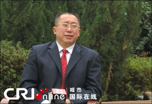 網(wǎng)曝云南彝良縣委書記購超標車調(diào)女性陪酒賭球