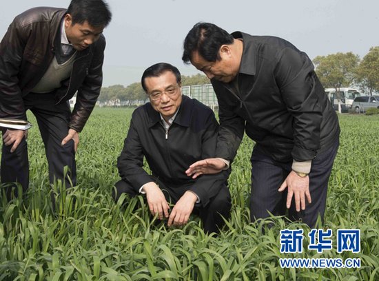 李克強(qiáng)考察家庭農(nóng)場(chǎng) 觀察現(xiàn)代農(nóng)業(yè)發(fā)展新趨向