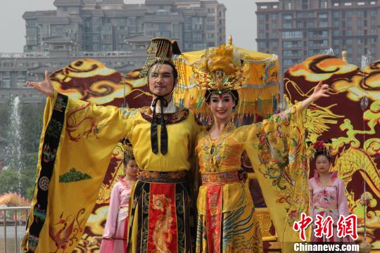 西安五一再現(xiàn)千年前大唐皇家盛世慶典(圖)