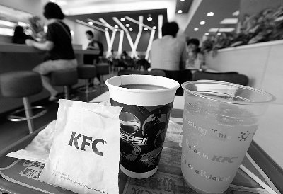肯德基就冰塊菌落超標(biāo)道歉 帶冰塊飲料仍出售