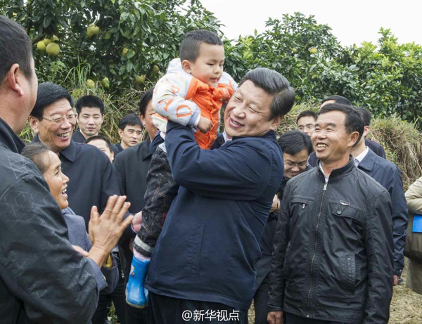 習(xí)近平品水果:夸獎(jiǎng)獼猴桃“味道很好”