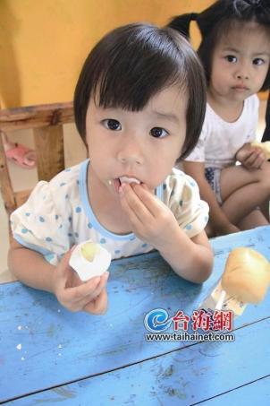 朱镕基捐稿費(fèi)設(shè)基金會(huì) 為900多學(xué)生提供營(yíng)養(yǎng)餐