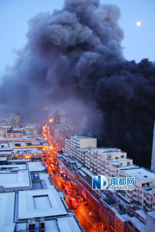 哈爾濱大火:氣溫零下20多度 水槍噴出就結(jié)冰