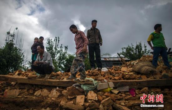 尼泊爾強(qiáng)震已致超6200人遇難 2人被埋5天后獲救