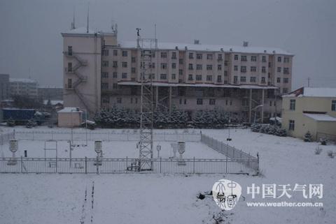 內(nèi)蒙古呼倫貝爾“五月飛雪”局地雪深4厘米
