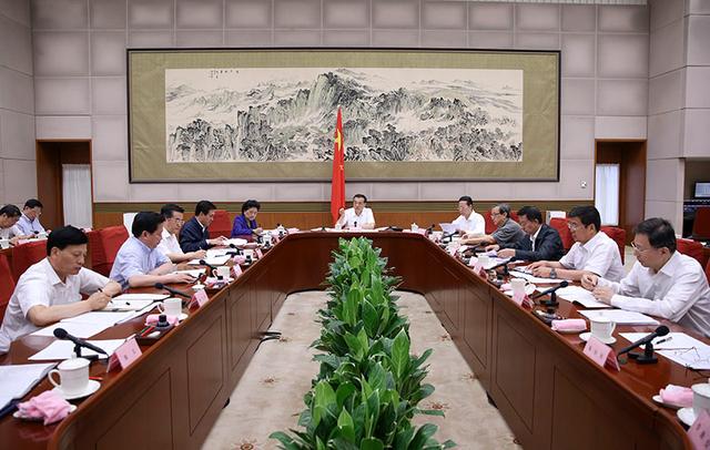 李克強:繃住發(fā)展這根弦 堅持發(fā)展是第一要務