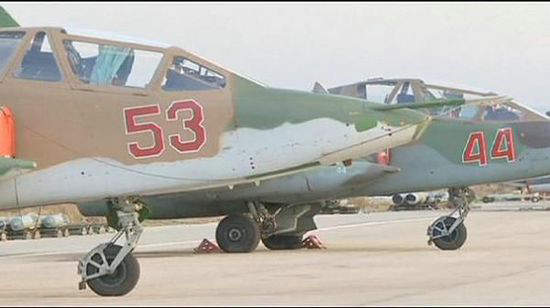 資料圖:待命出擊的俄軍蘇-25攻擊機(jī)。
